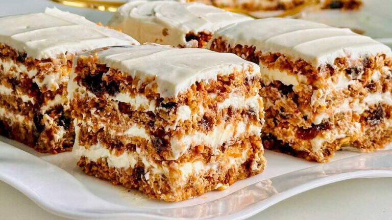 Soczyste ciasto marchewkowe bez mąki, cukru, masła i jajek – z kremem ricotta